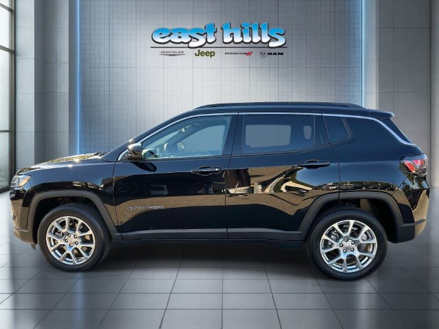 Used 2023 Jeep Compass Latitude w/ Sun and Sound Group AWD/4WD image 6