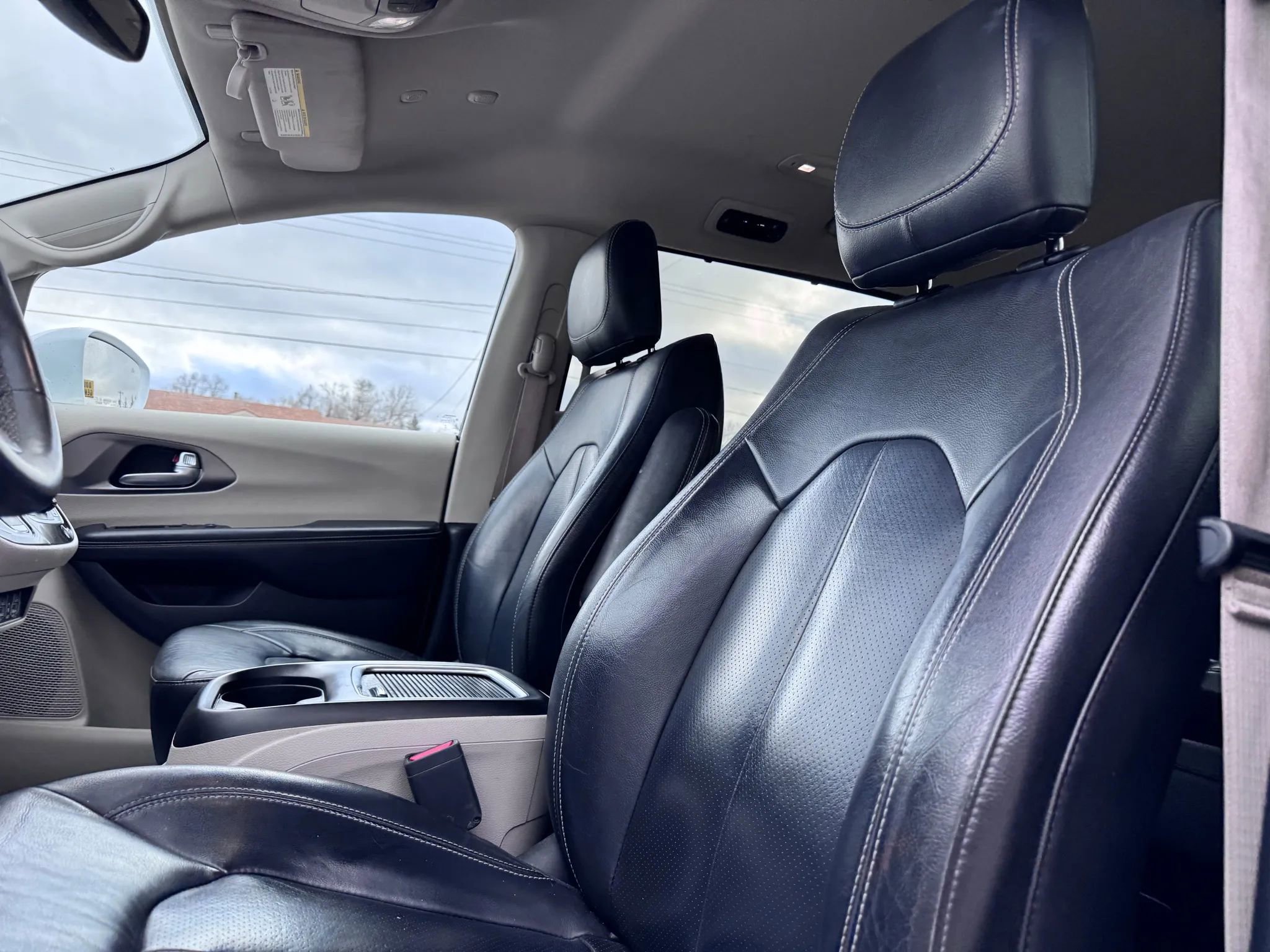 Used 2022 Chrysler Pacifica Touring-L image 23