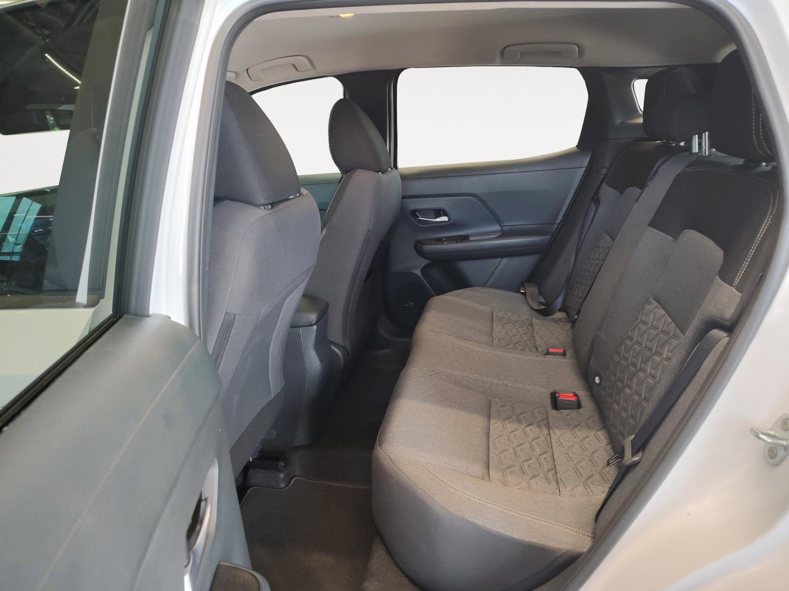 Used 2025 Nissan Kicks SV FWD image 23