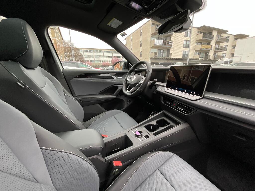 New 2026 Volkswagen Tiguan SE R-Line AWD/4WD image 17