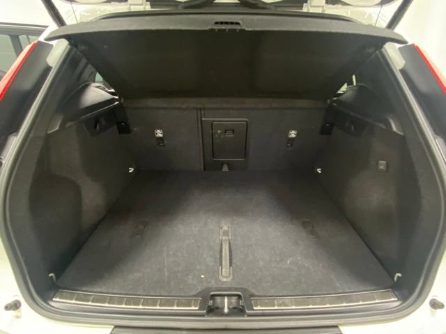 Certified 2025 Volvo XC40 B5 Plus AWD/4WD image 8