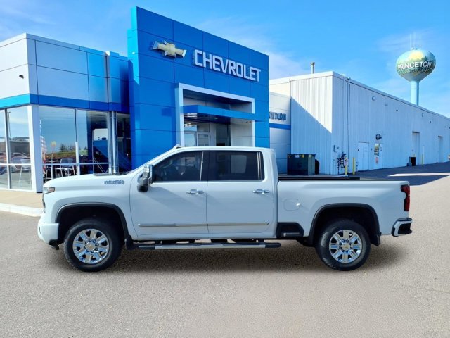 Used 2024 Chevrolet Silverado 3500 High Country w/ Technology Package AWD/4WD image 7