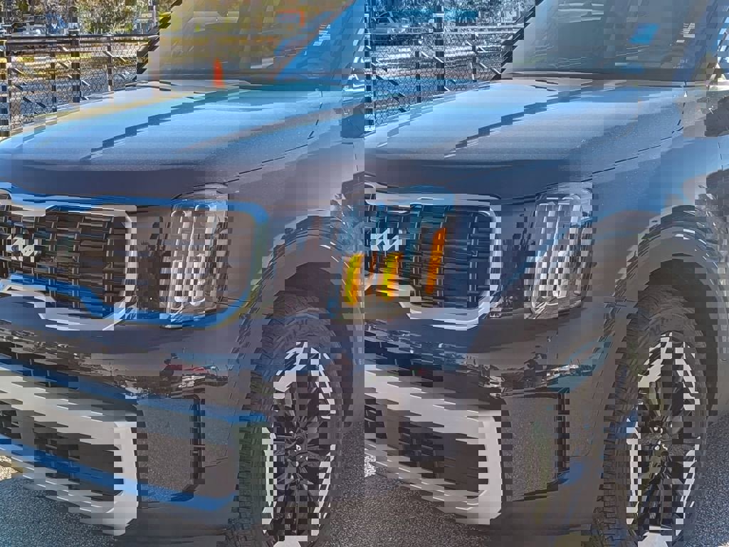 Certified 2024 Kia Telluride S image 6