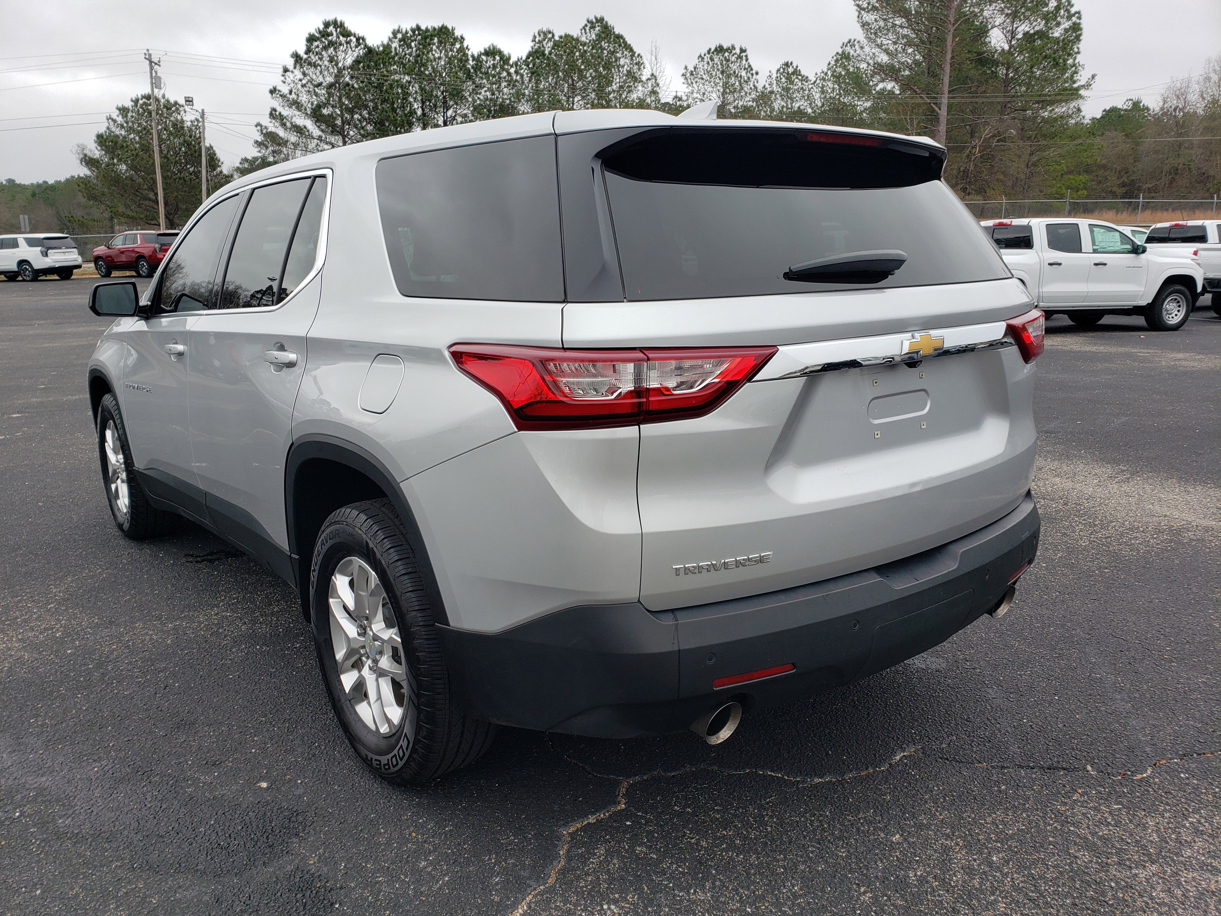 Used 2020 Chevrolet Traverse LS image 4