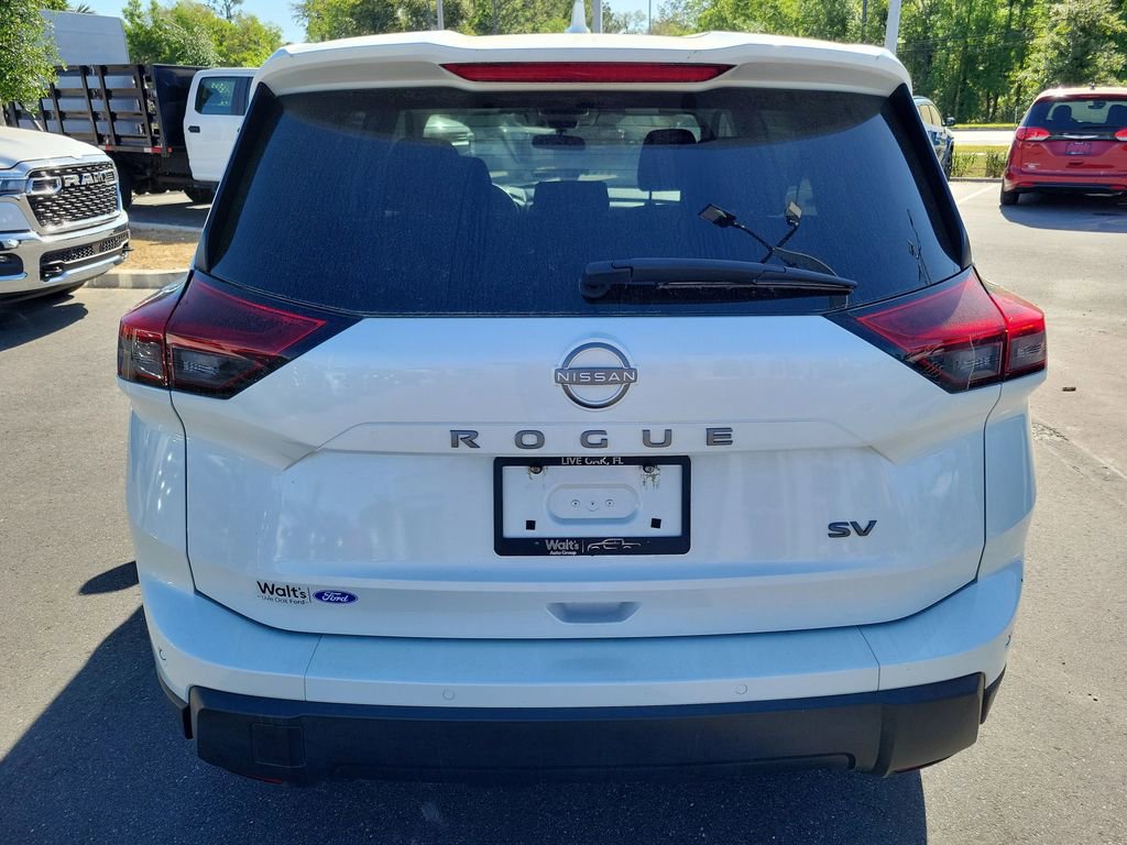 Used 2024 Nissan Rogue SV image 9