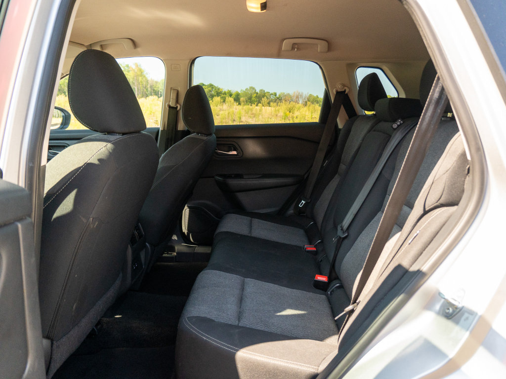 Used 2025 Nissan Rogue SV FWD image 15