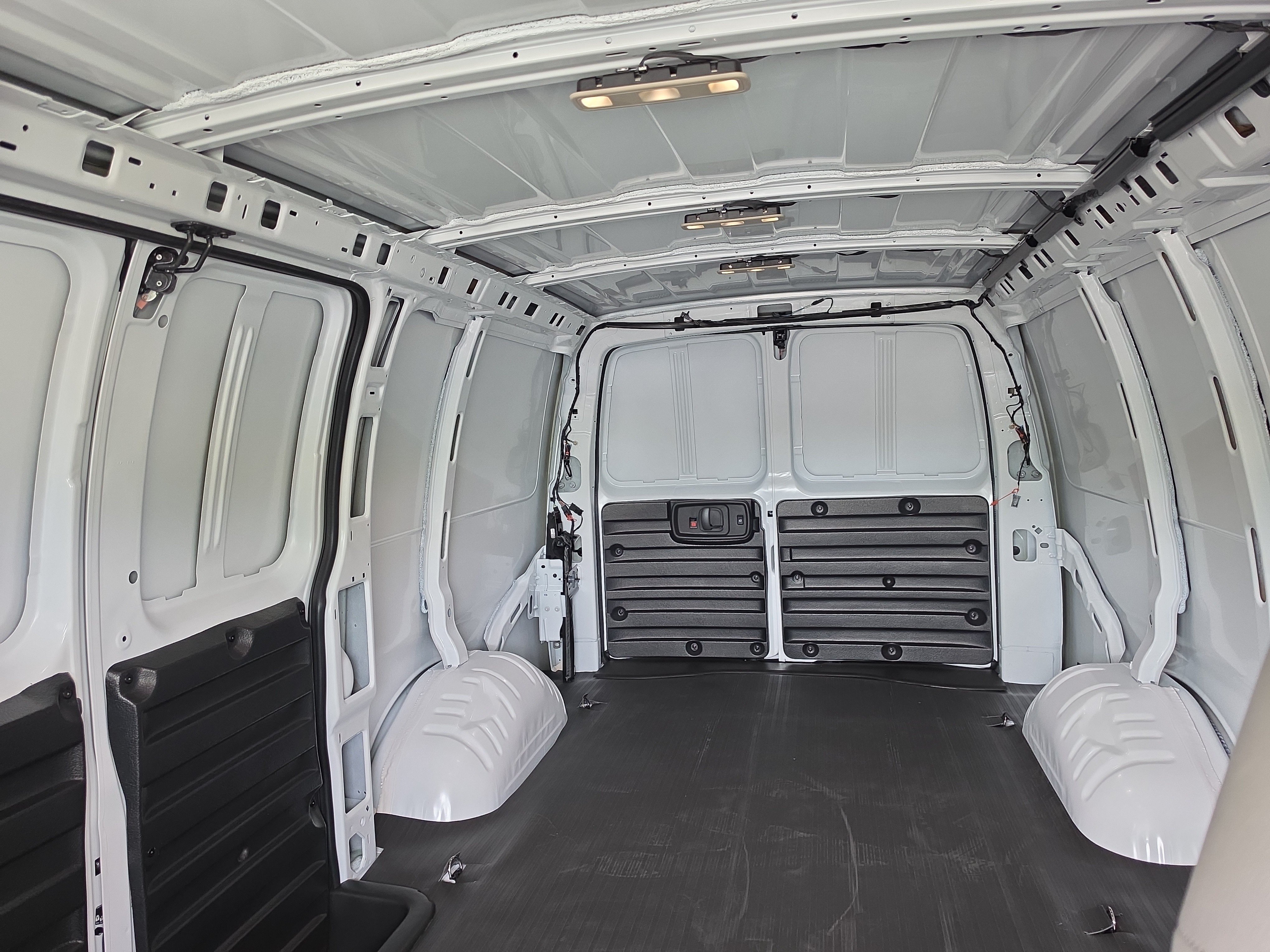 New 2026 Chevrolet Express 3500 RWD image 30
