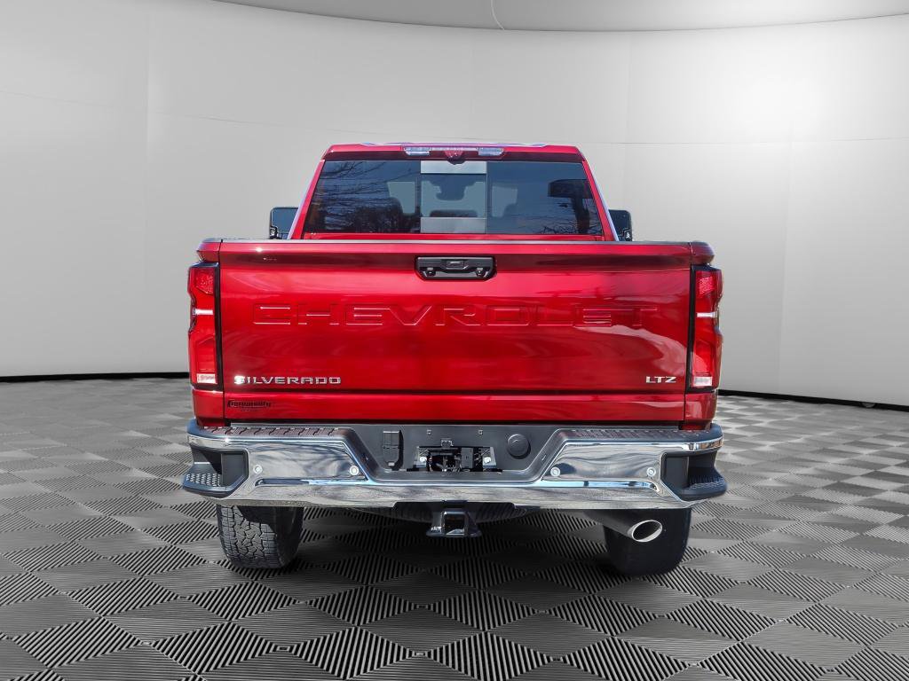 Used 2025 Chevrolet Silverado 2500 LTZ w/ LTZ Premium Package image 5