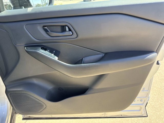Used 2024 Nissan Rogue S AWD/4WD image 18