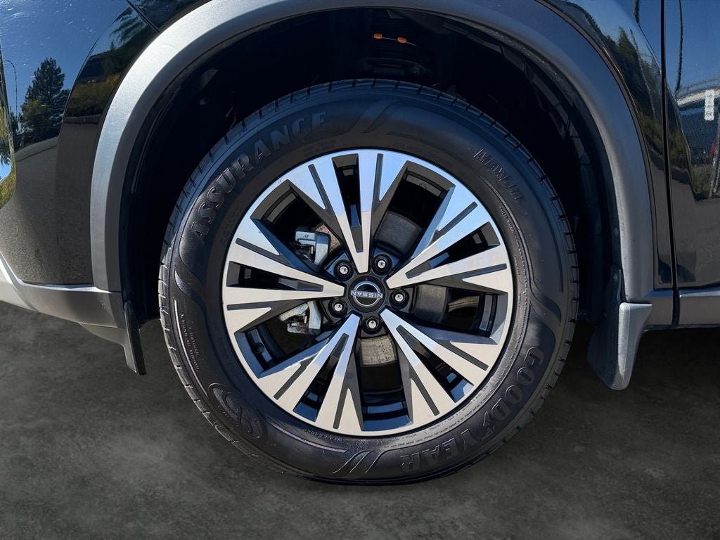 Used 2023 Nissan Rogue SV AWD/4WD image 4