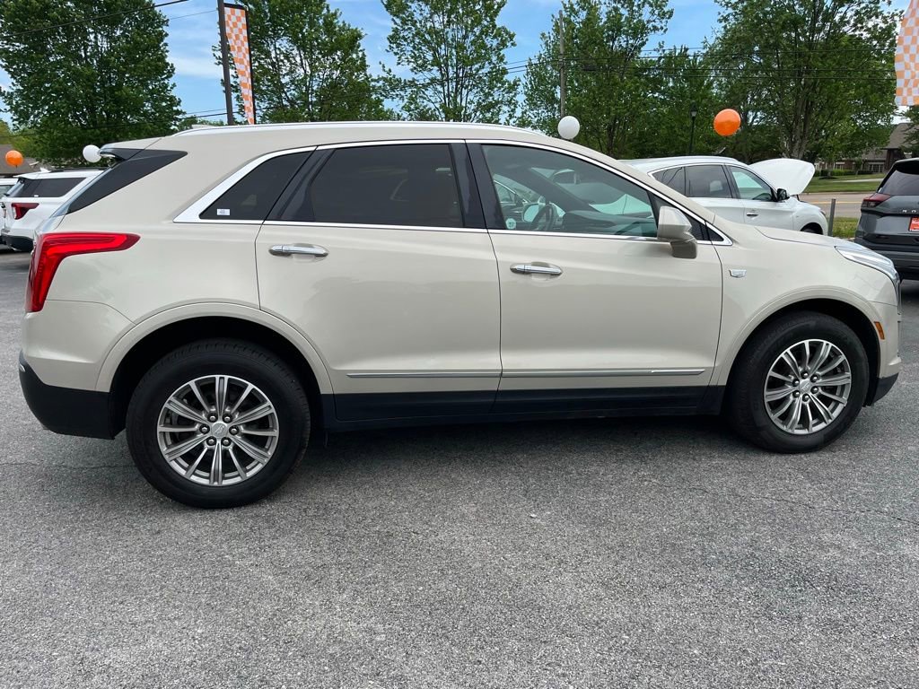 Used 2017 Cadillac XT5 Luxury w/ Driver Awareness Package AWD/4WD image 9