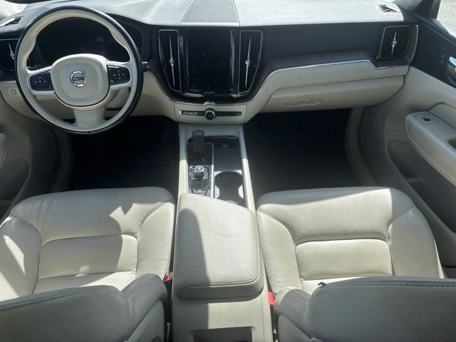 Used 2022 Volvo XC60 B5 Momentum AWD/4WD image 14