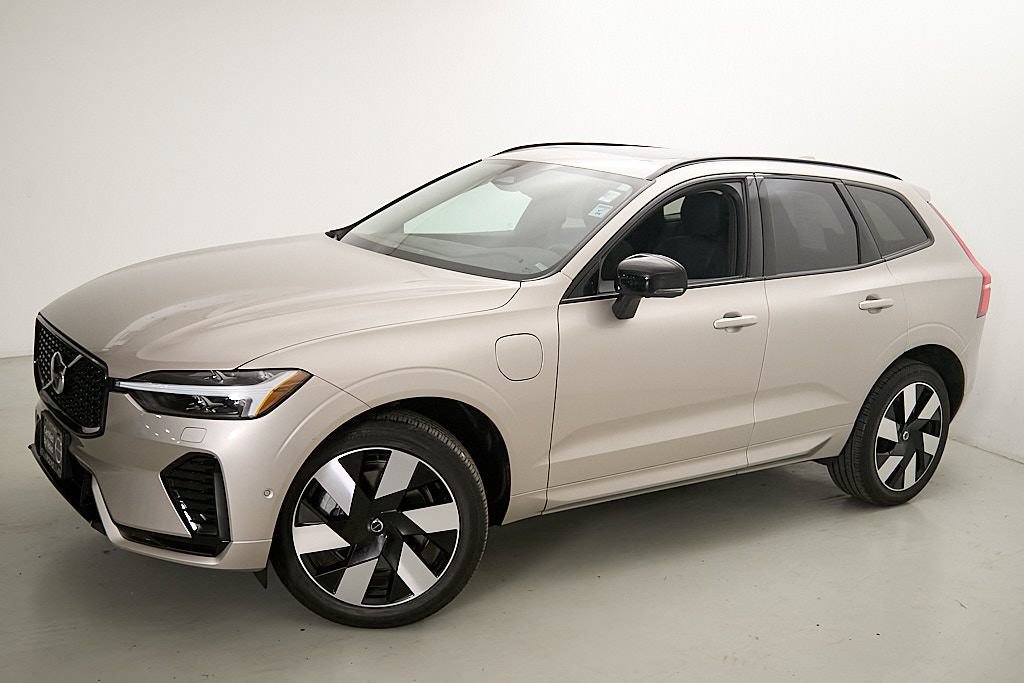 Certified 2025 Volvo XC60 T8 Plus w/ Protection Package Premier AWD/4WD image 3