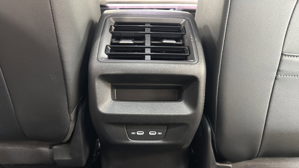 Certified 2025 Volkswagen Tiguan SE AWD/4WD image 29