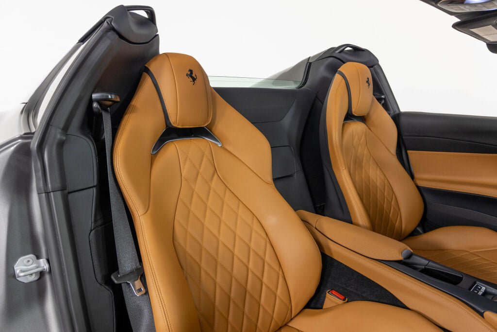 Used 2023 Ferrari 812 GTS RWD image 34
