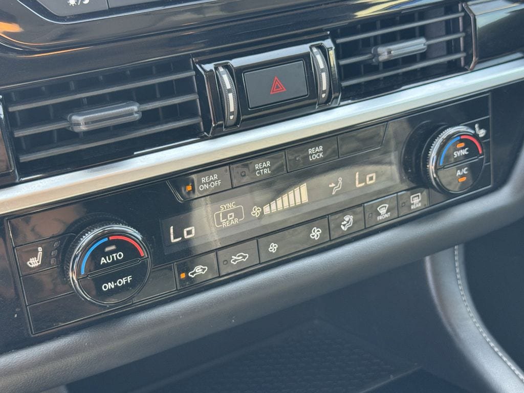 Used 2025 Nissan Pathfinder SV FWD image 17