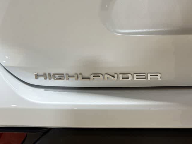 Used 2022 Toyota Highlander XLE AWD/4WD image 27