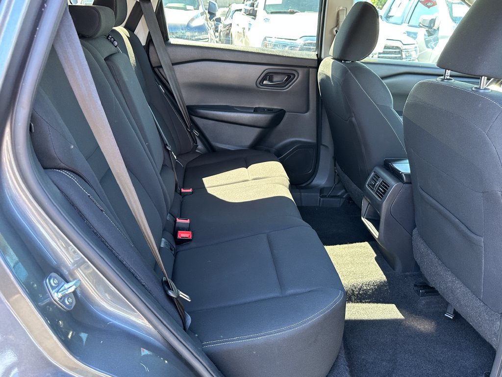 Used 2024 Nissan Rogue S FWD image 17
