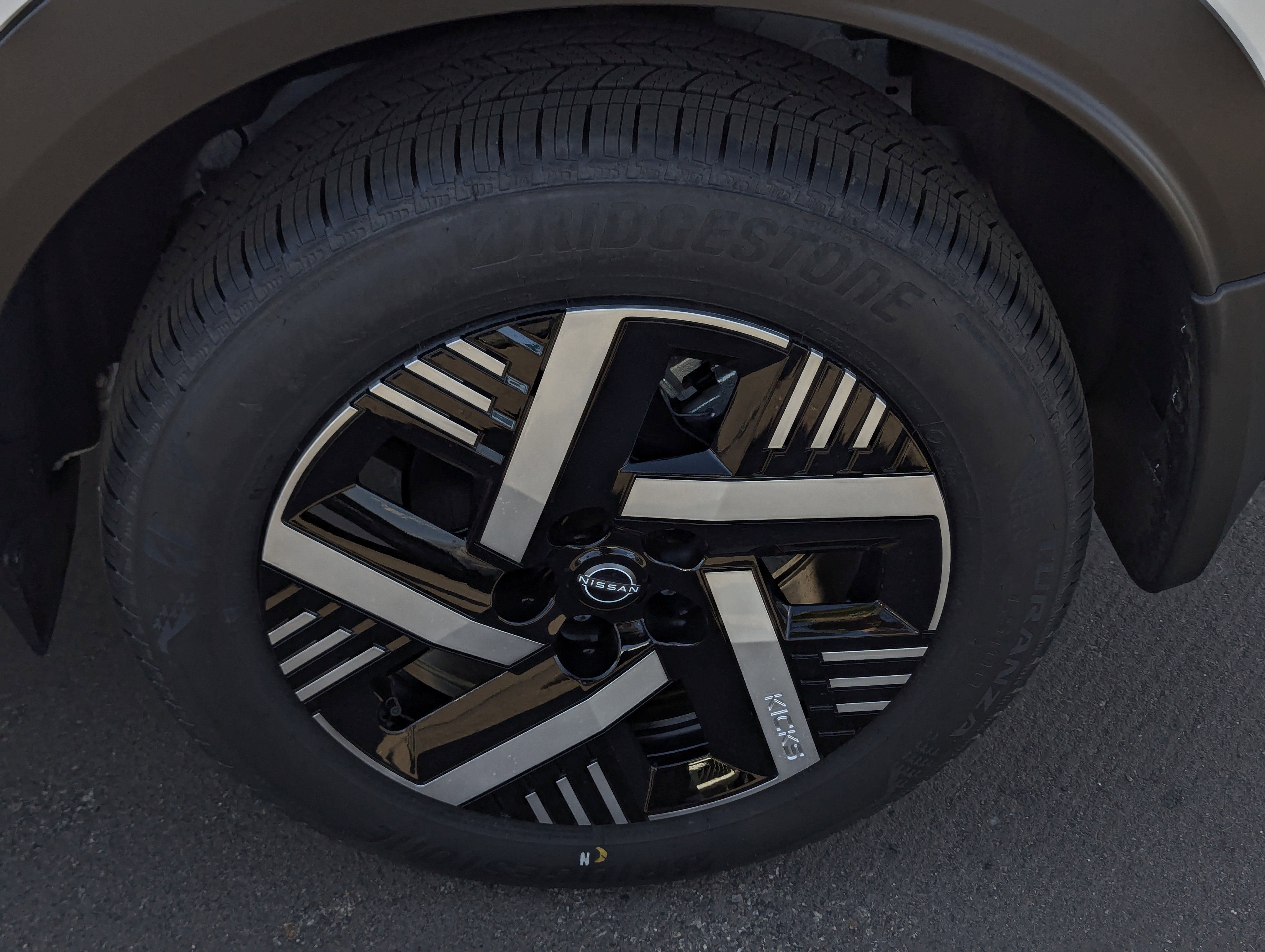 New 2026 Nissan Kicks SV image 7