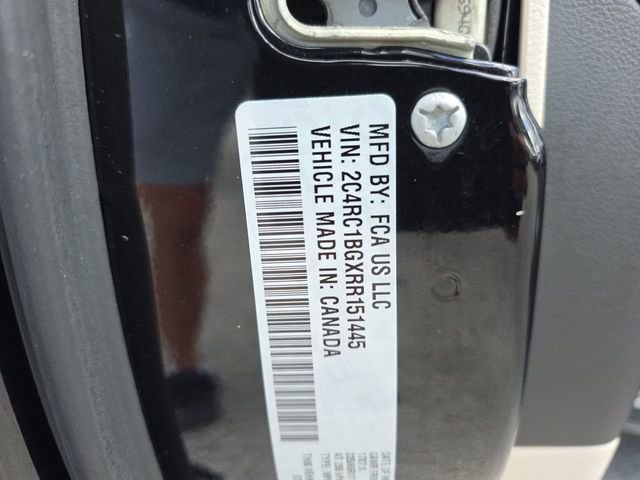 Certified 2024 Chrysler Pacifica Touring-L image 39