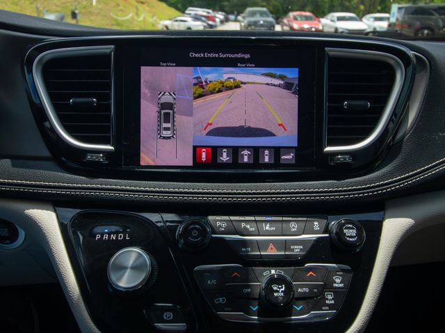 Used 2023 Chrysler Pacifica Touring-L FWD image 29