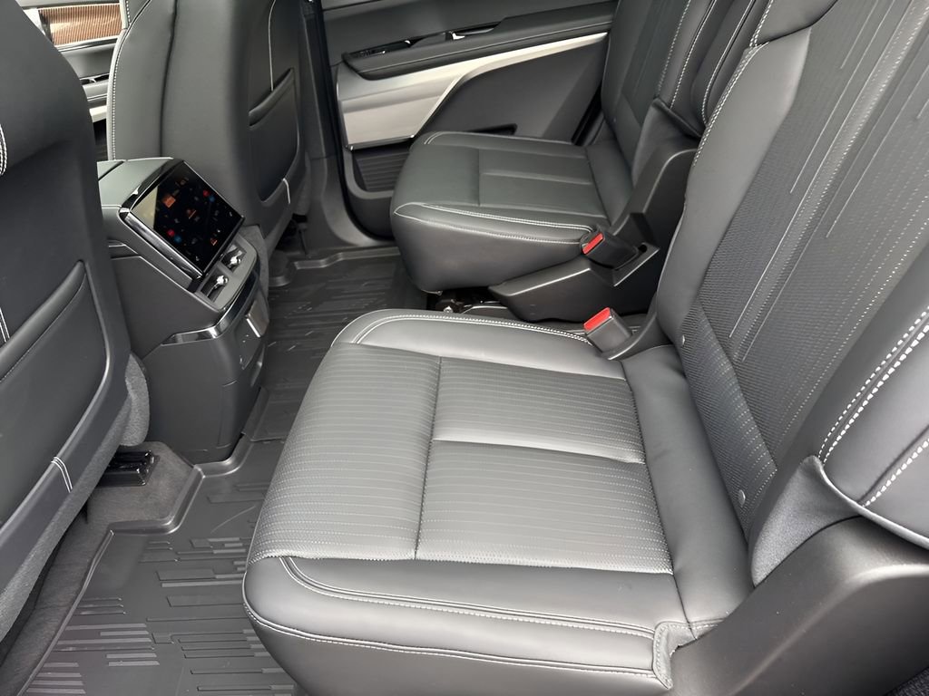 New 2026 Cadillac Vistiq Sport w/ LPO, Floor Liner Package image 37