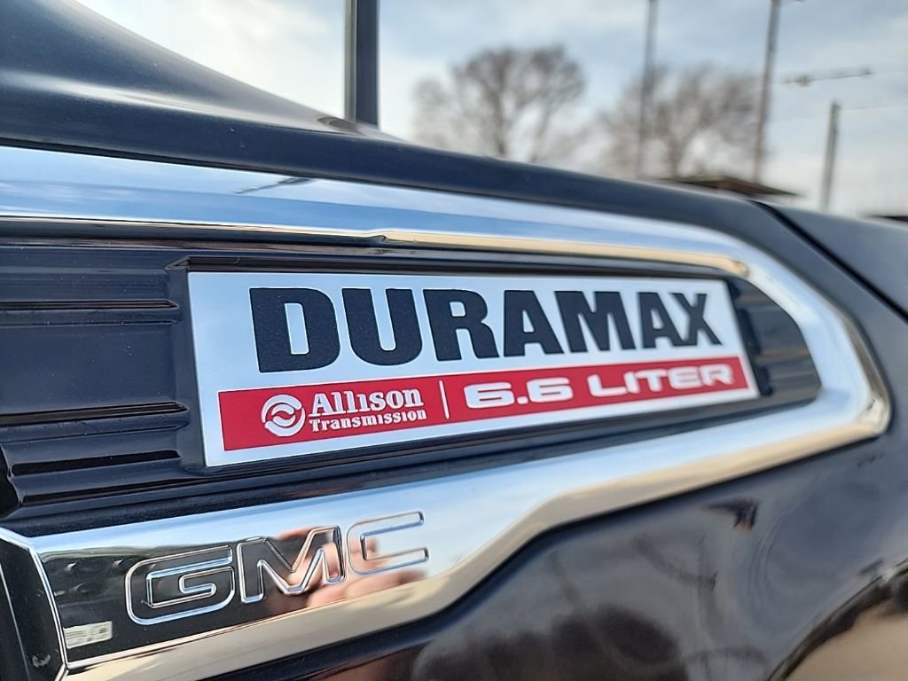 Used 2023 GMC Sierra 2500 Denali w/ Denali Black Diamond Edition image 9
