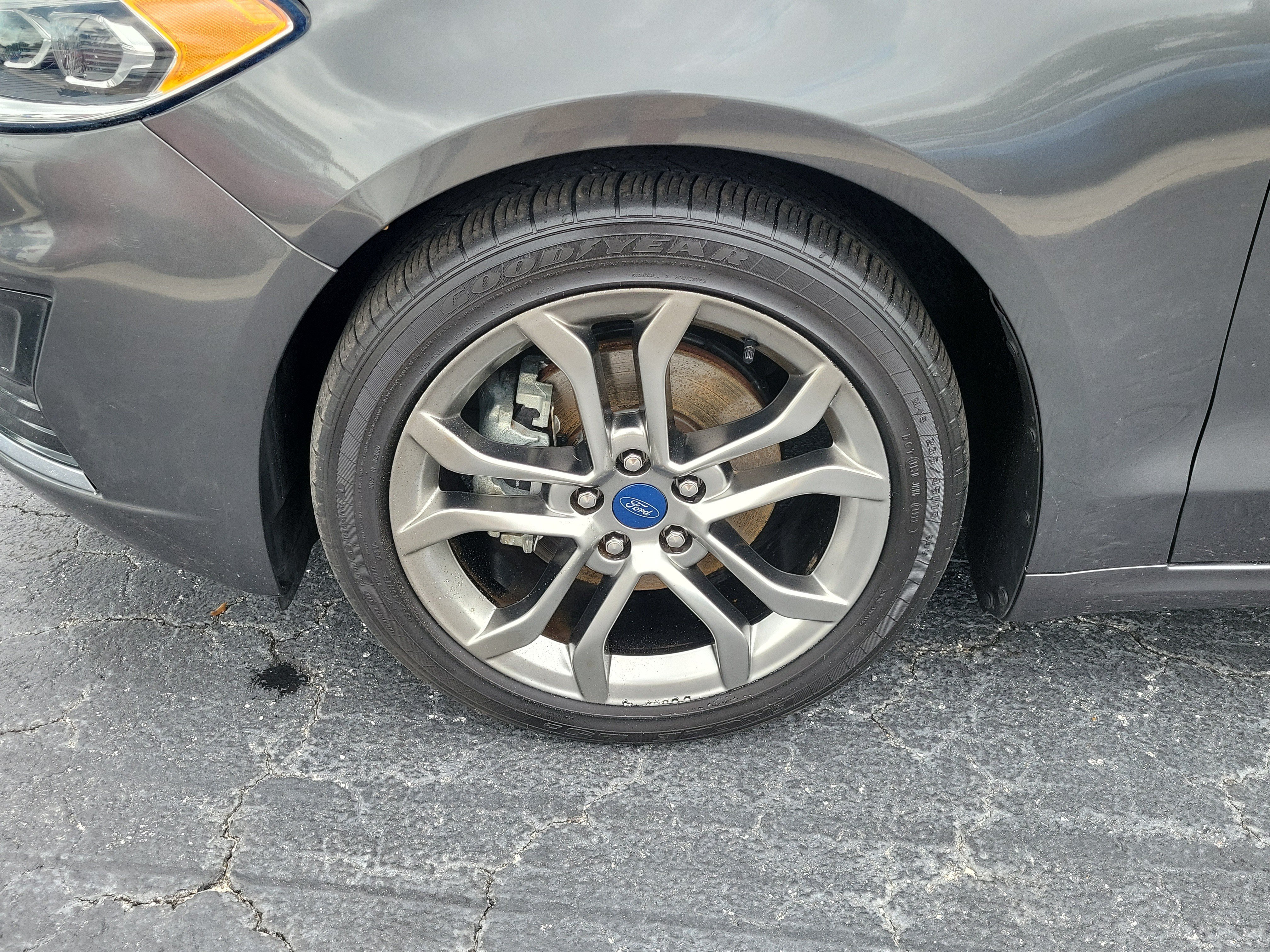 Used 2020 Ford Fusion SEL FWD image 4