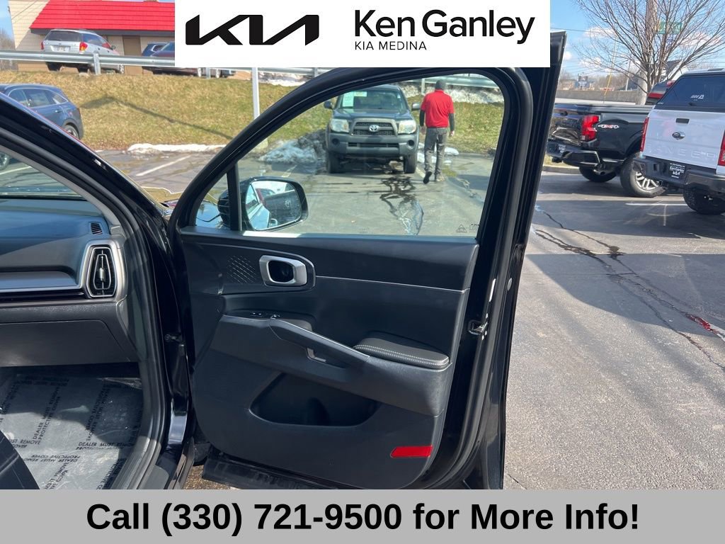 Certified 2025 Kia Sorento S w/ Panoramic Sunroof Package image 59