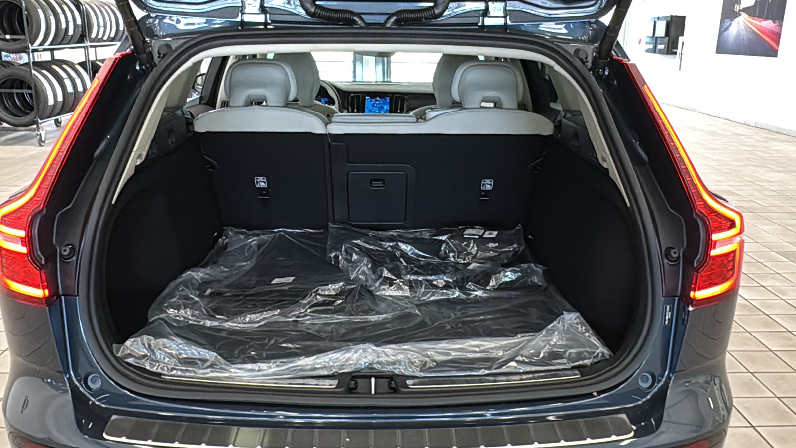 New 2026 Volvo V60 B5 Cross Country Plus w/ Protection Package Premier AWD/4WD image 29