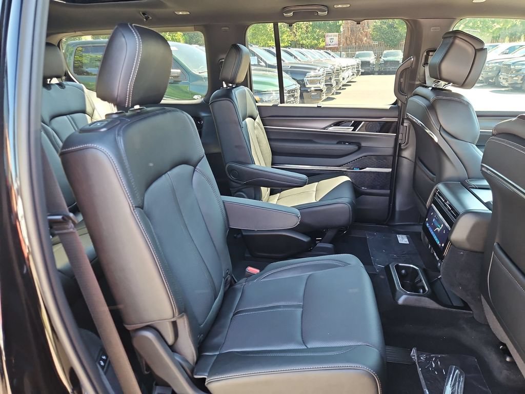 New 2026 Jeep Grand Wagoneer Summit AWD/4WD image 15