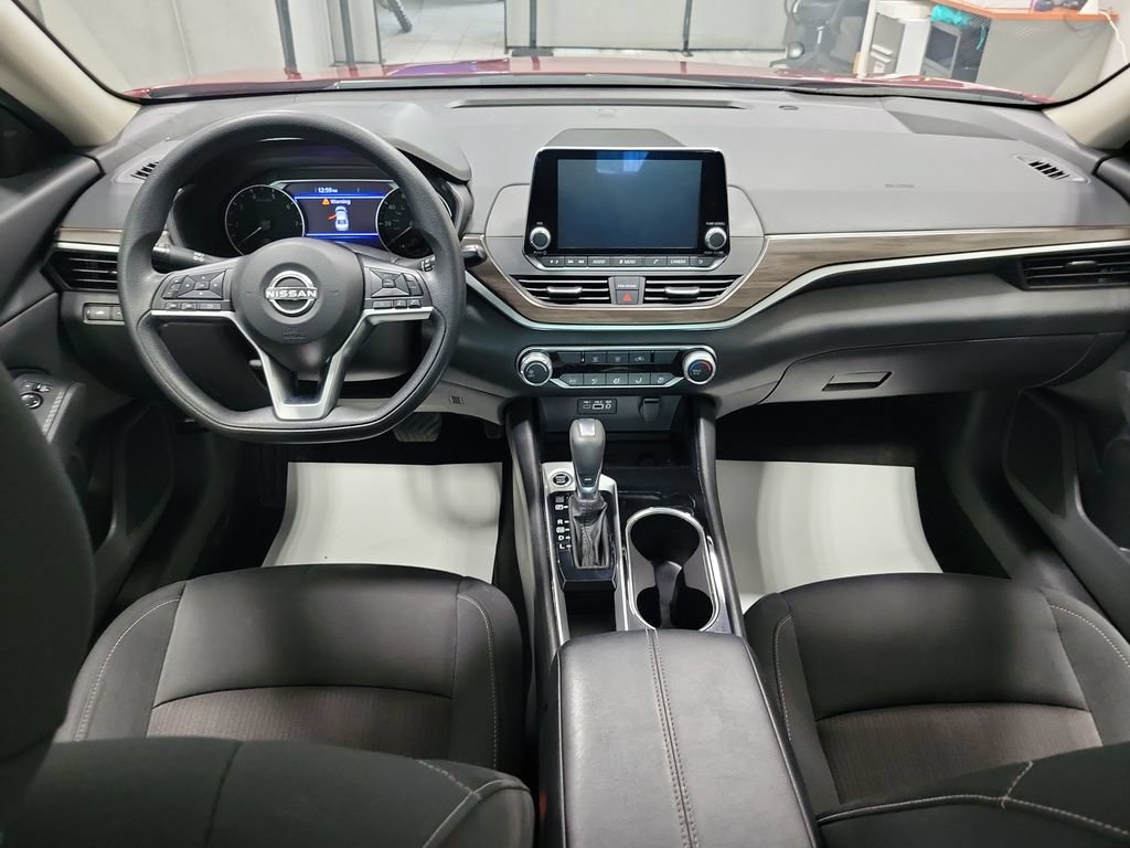 Used 2024 Nissan Altima 2.5 SV FWD image 3
