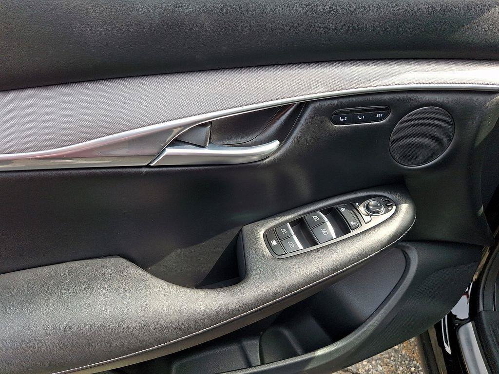 Used 2023 INFINITI QX50 Luxe AWD/4WD image 15