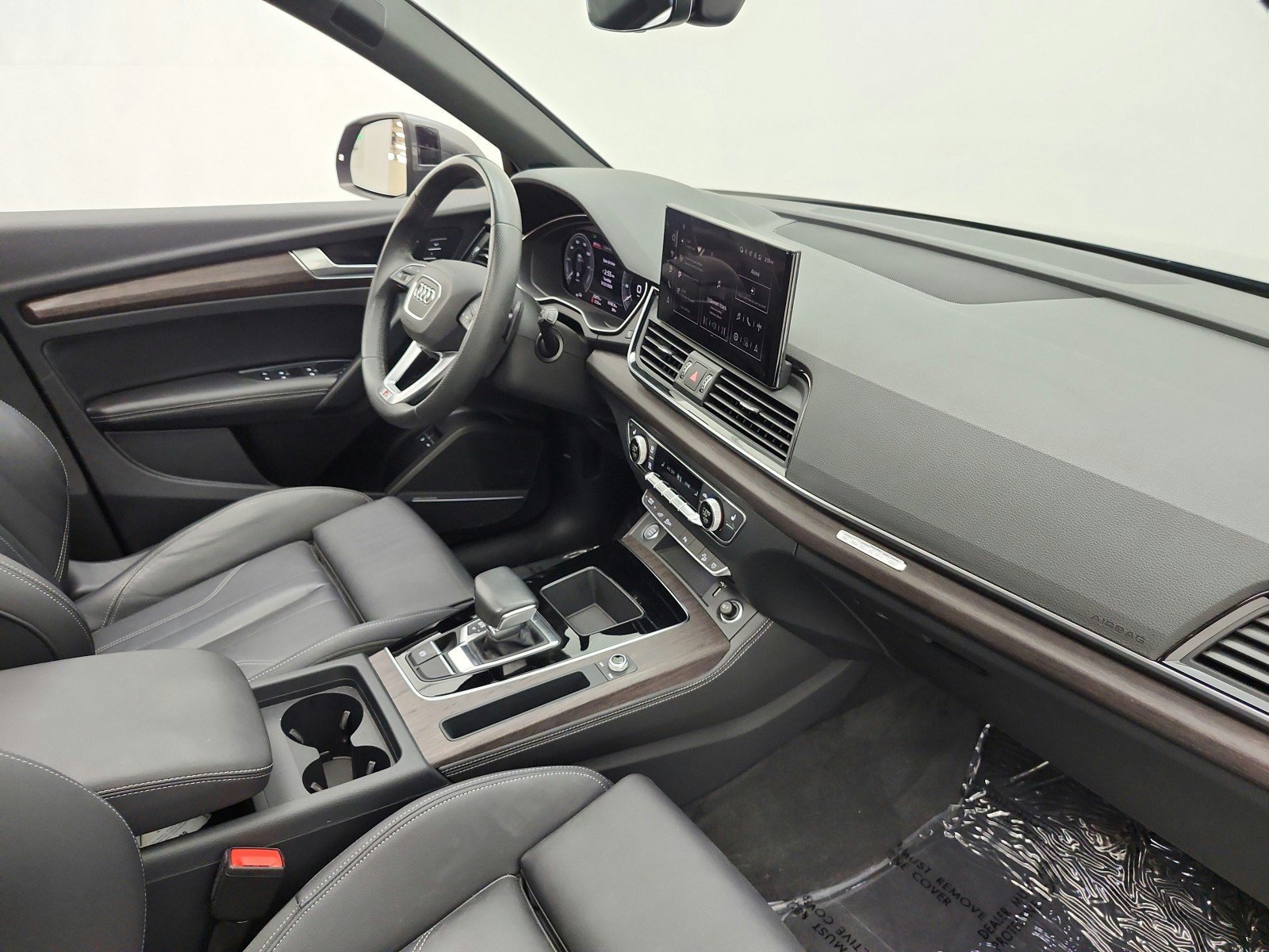 Used 2024 Audi Q5 e Premium Plus w/ Premium Plus Package AWD/4WD image 30