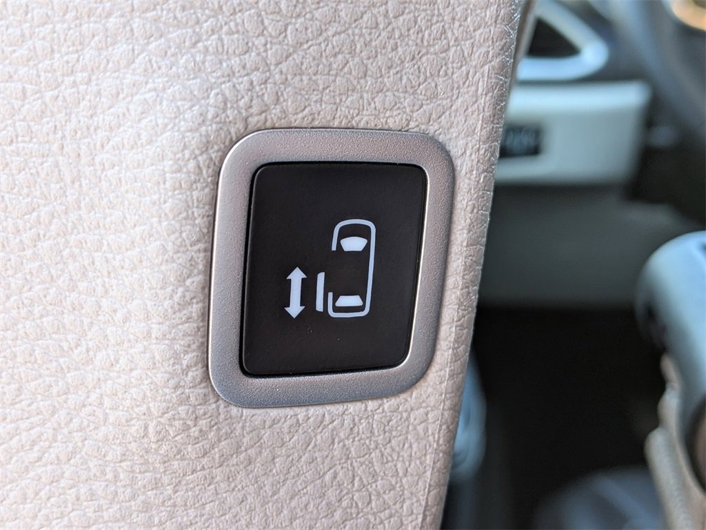 Used 2024 Chrysler Pacifica Touring-L image 20