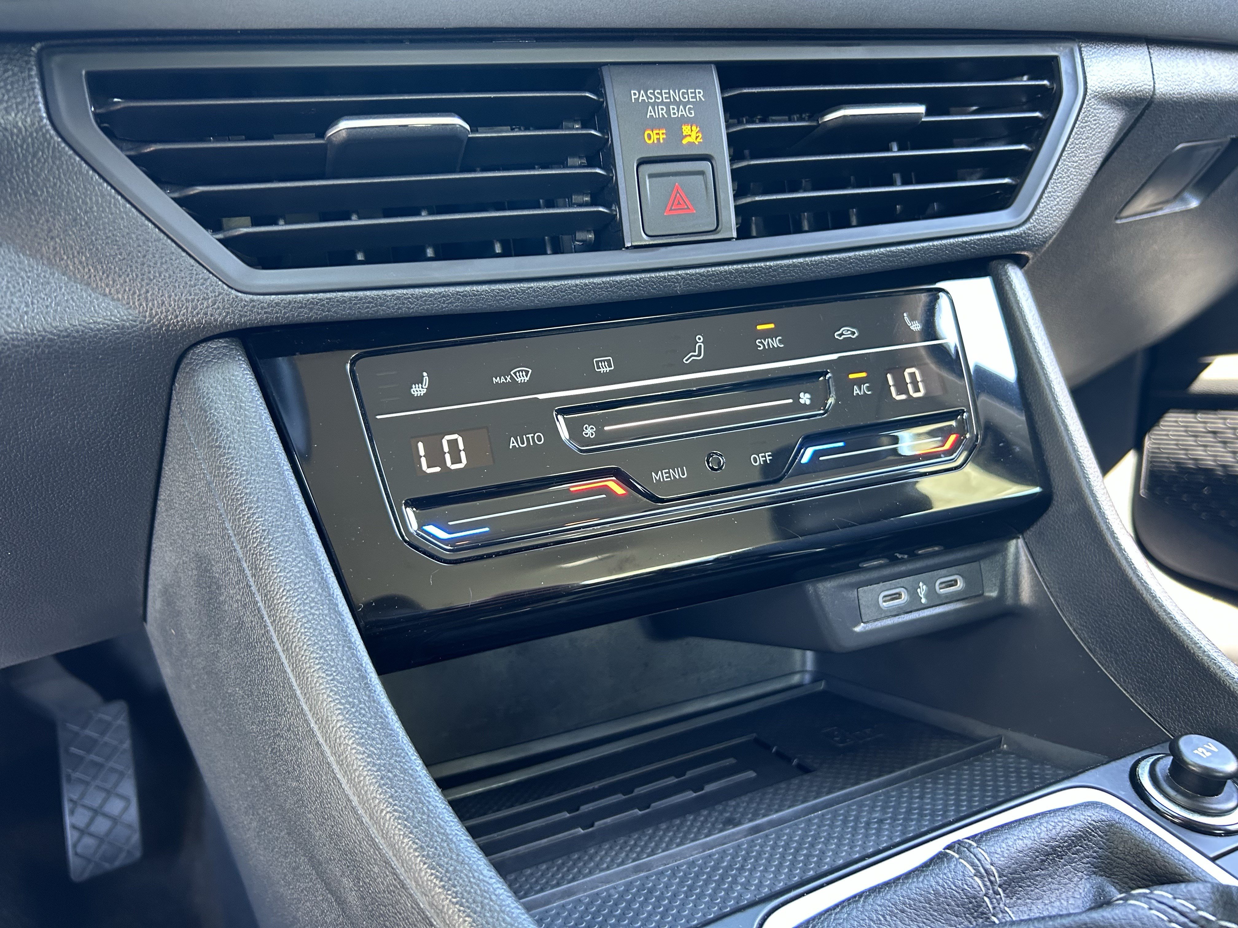 Used 2025 Volkswagen Jetta SE FWD image 23