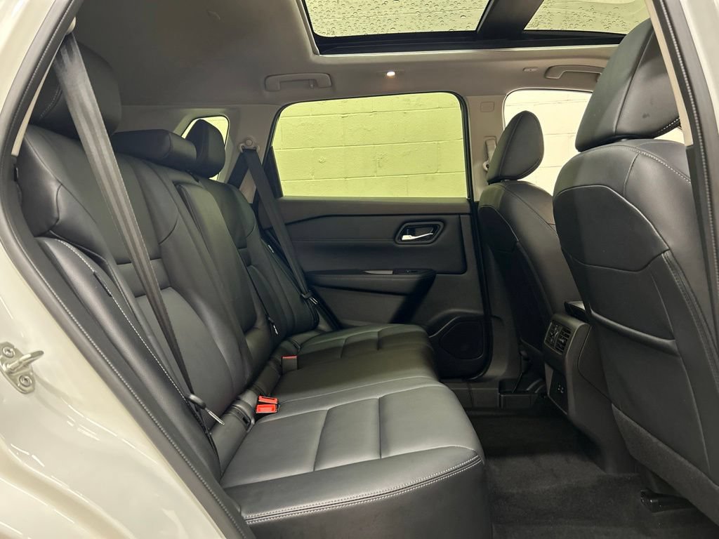 Used 2023 Nissan Rogue SL AWD/4WD image 9