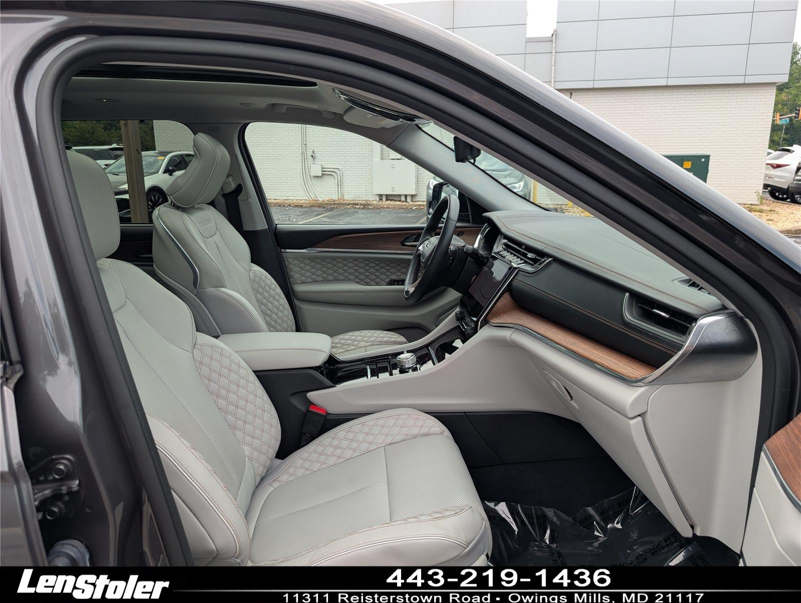 Used 2023 Jeep Grand Cherokee L Summit w/ Advanced Protech Group IV AWD/4WD image 11