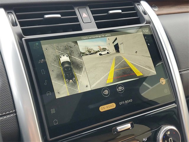Used 2024 Land Rover Discovery Dynamic SE image 31