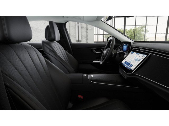 Used 2025 Mercedes-Benz E 350 4MATIC Sedan image 4