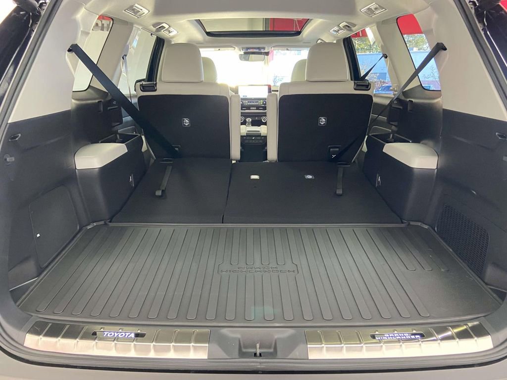 Used 2026 Toyota Grand Highlander Limited image 12