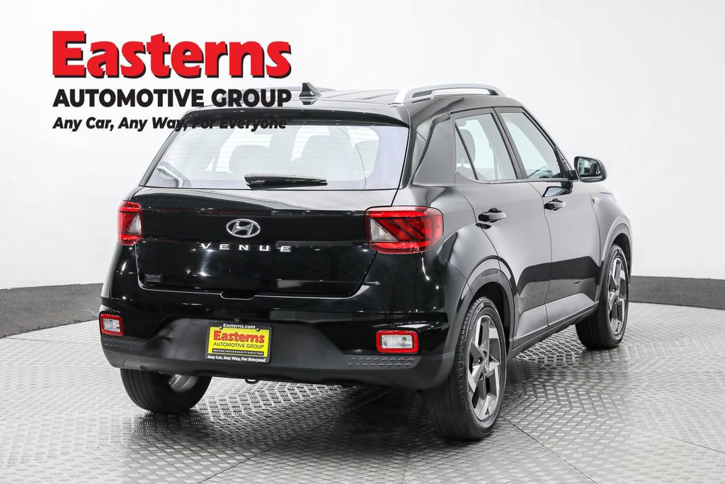 Used 2022 Hyundai Venue SEL image 5