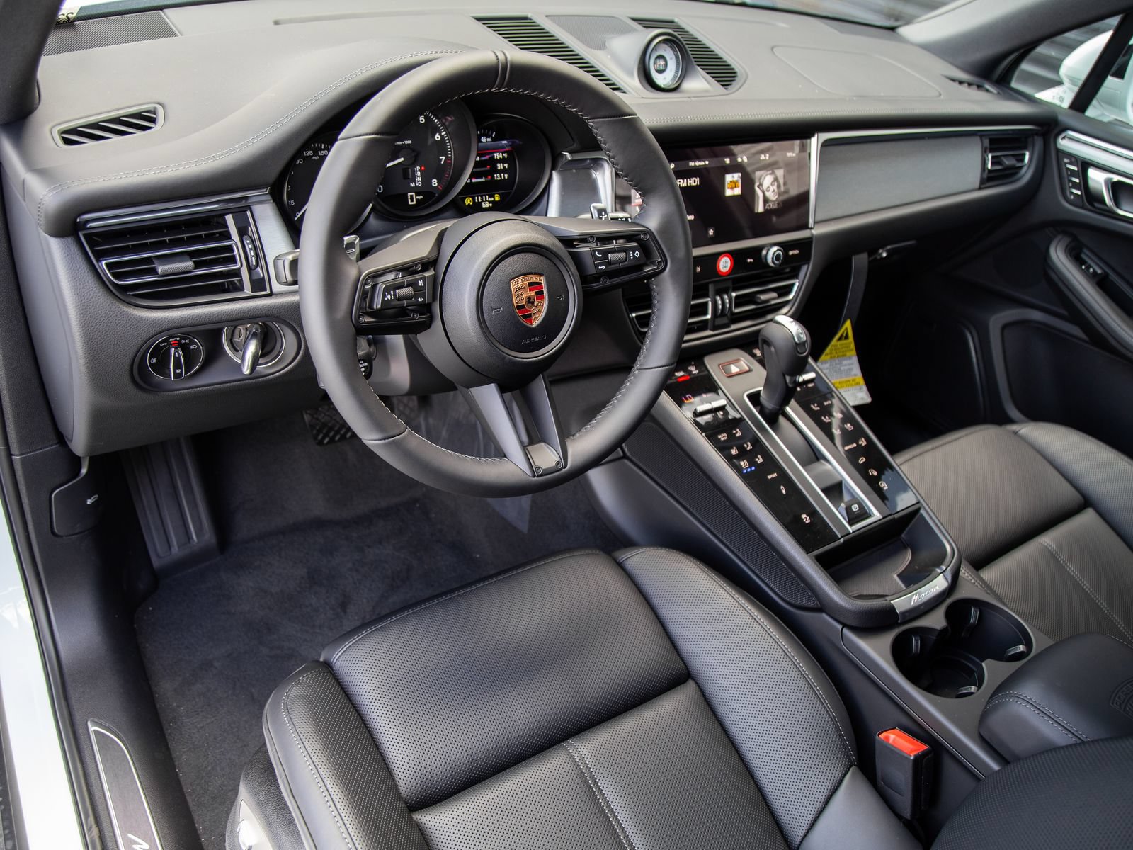 New 2026 Porsche Macan AWD/4WD image 4