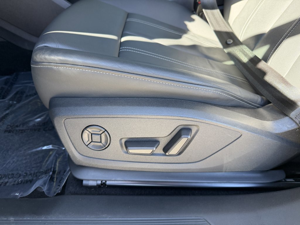 Used 2023 Audi Q4 e-tron Premium Plus w/ Premium Plus image 32