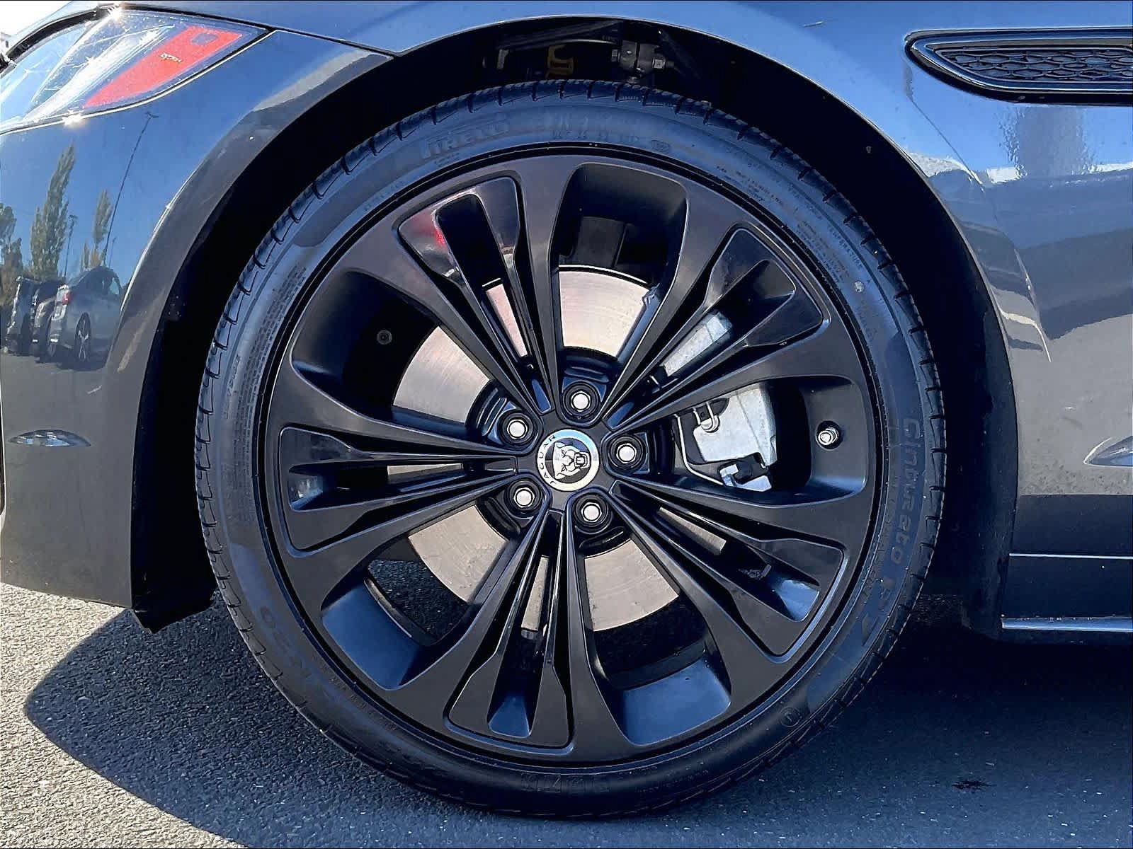 Used 2024 Jaguar XF R-Dynamic SE AWD/4WD image 10