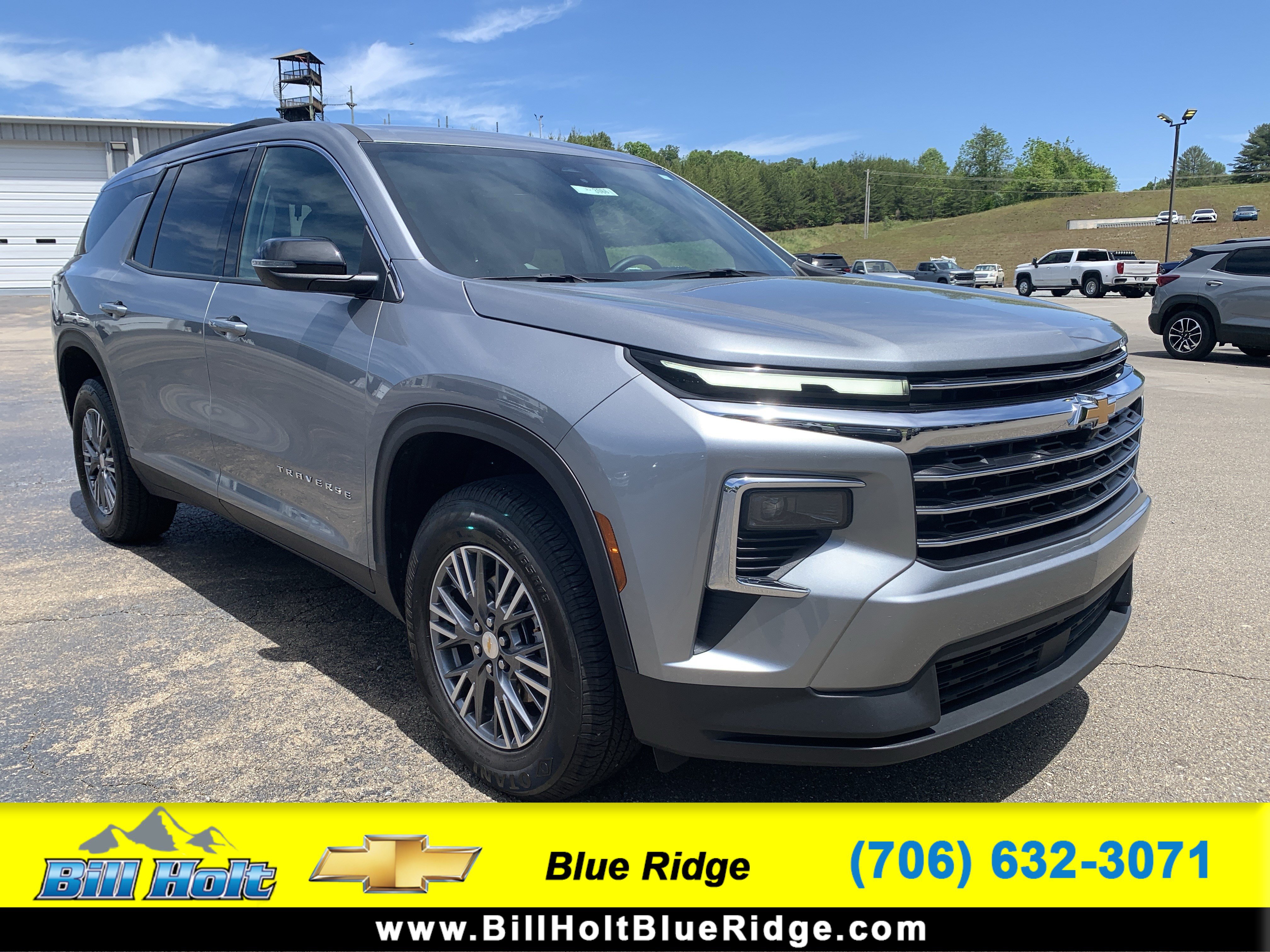 Used 2025 Chevrolet Traverse LT FWD image 9