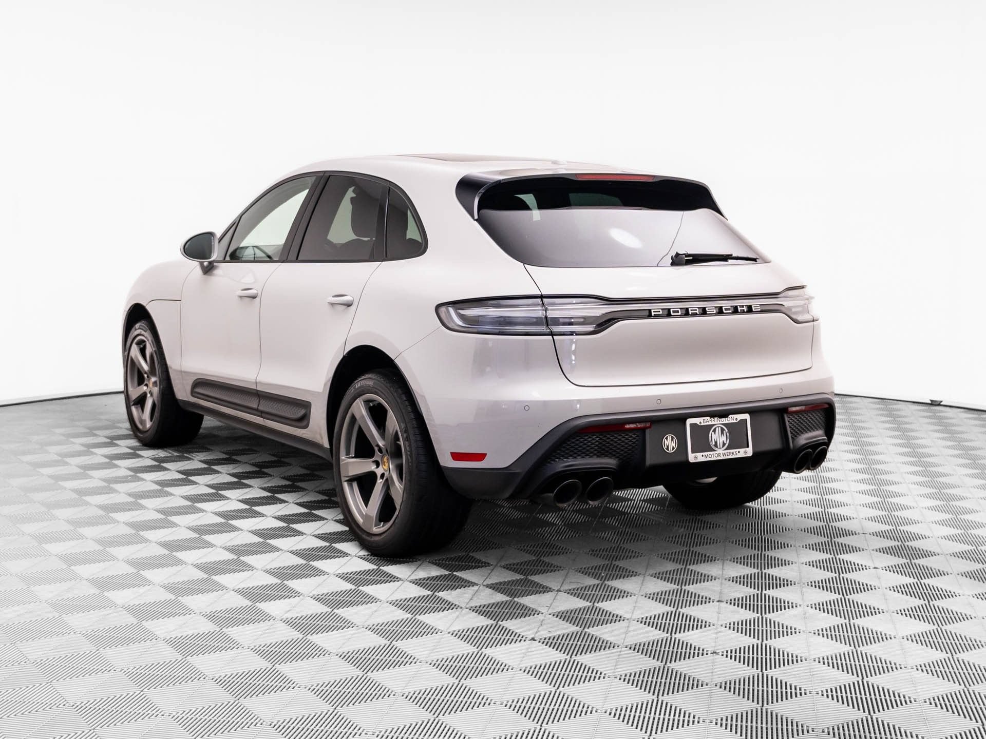 Certified 2023 Porsche Macan AWD/4WD image 3