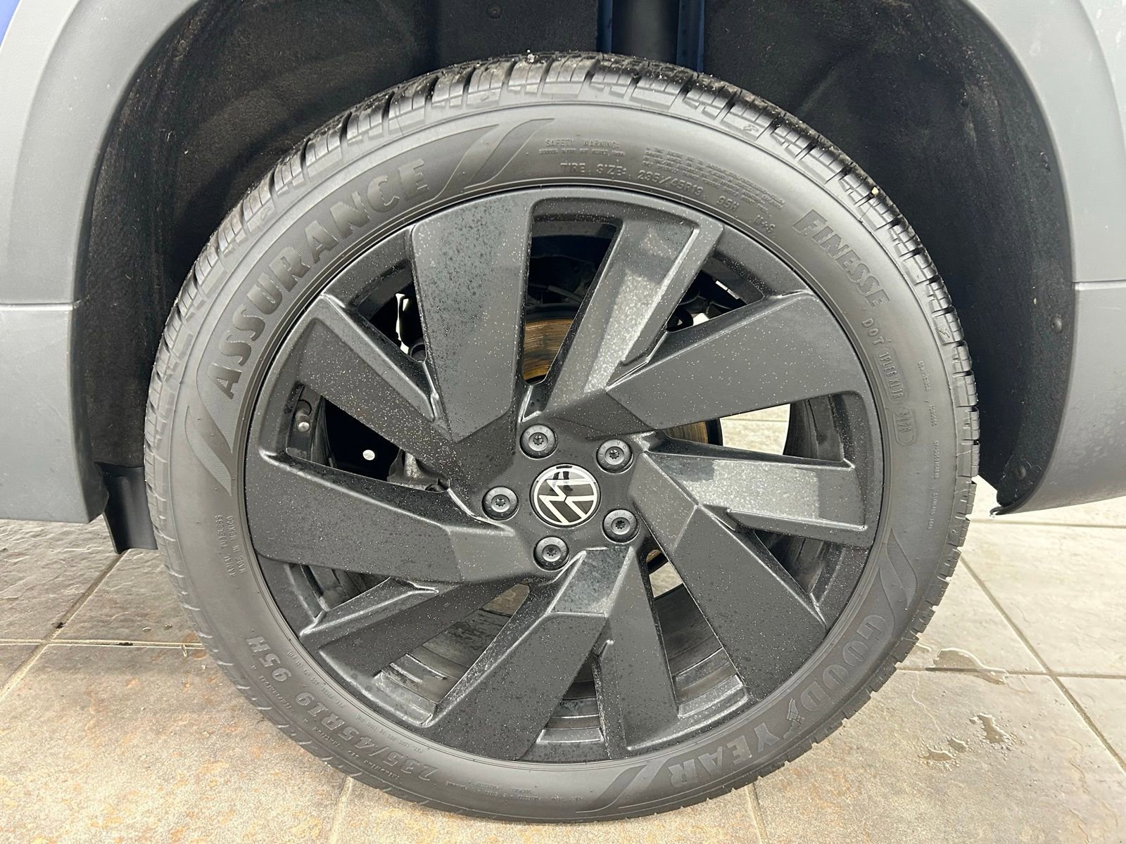 Used 2024 Volkswagen Taos SE w/ Panoramic Sunroof Package image 34