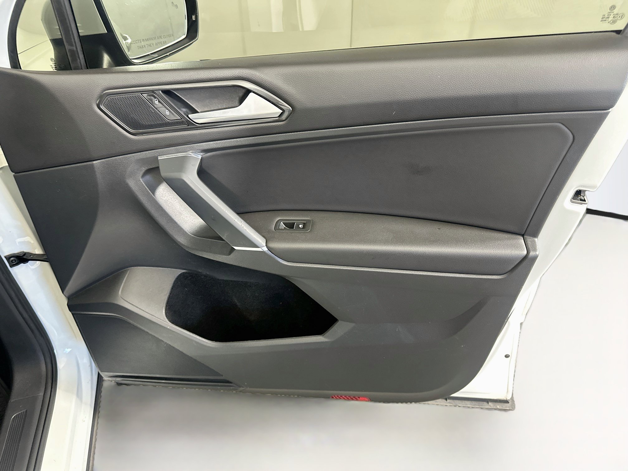 Used 2018 Volkswagen Tiguan SE FWD image 29