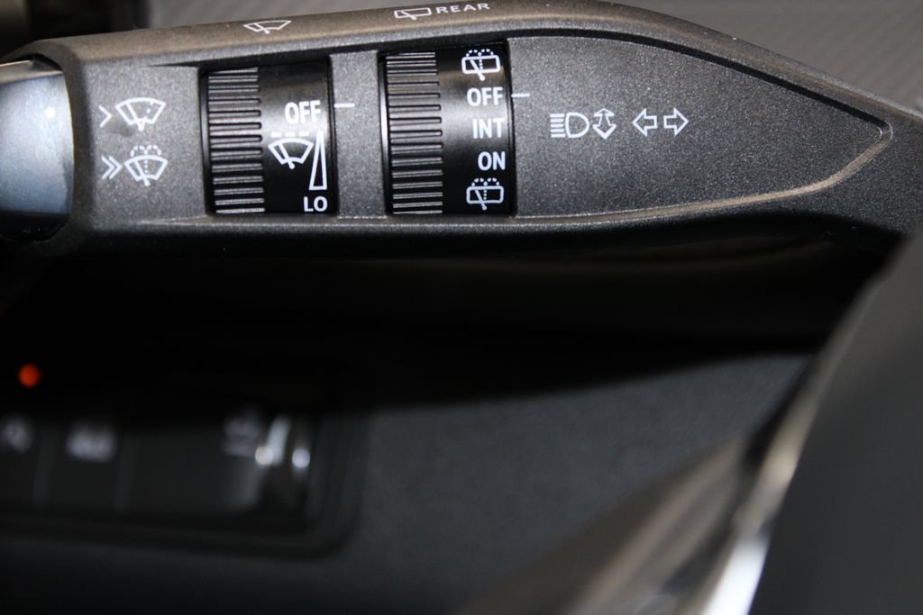 New 2026 Chevrolet Equinox LT w/ Convenience Package II FWD image 34